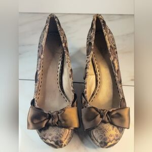 Vintage Gianna Bini heel size 8 brown fabric bow leather sole